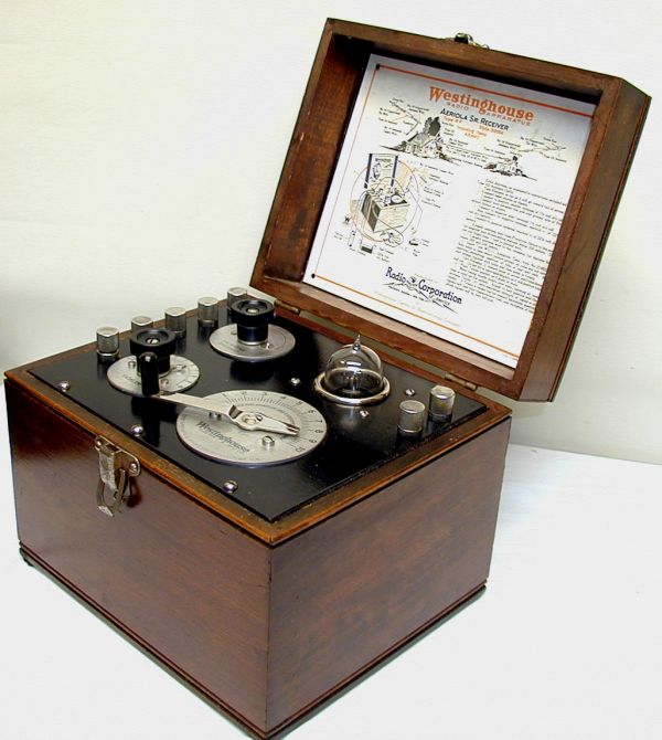 RadiolaGuy.com : Westinghouse Aeriola Sr. radio receiver